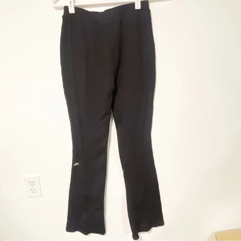 Alo Yoga Size Small‎ Seamless Black Pull On Flare Leg Pull On Yoga Pants